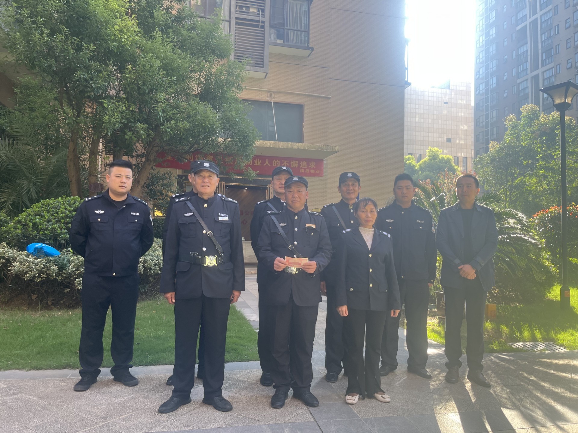 盡職盡責勇抓小偷，守護小區(qū)保平安